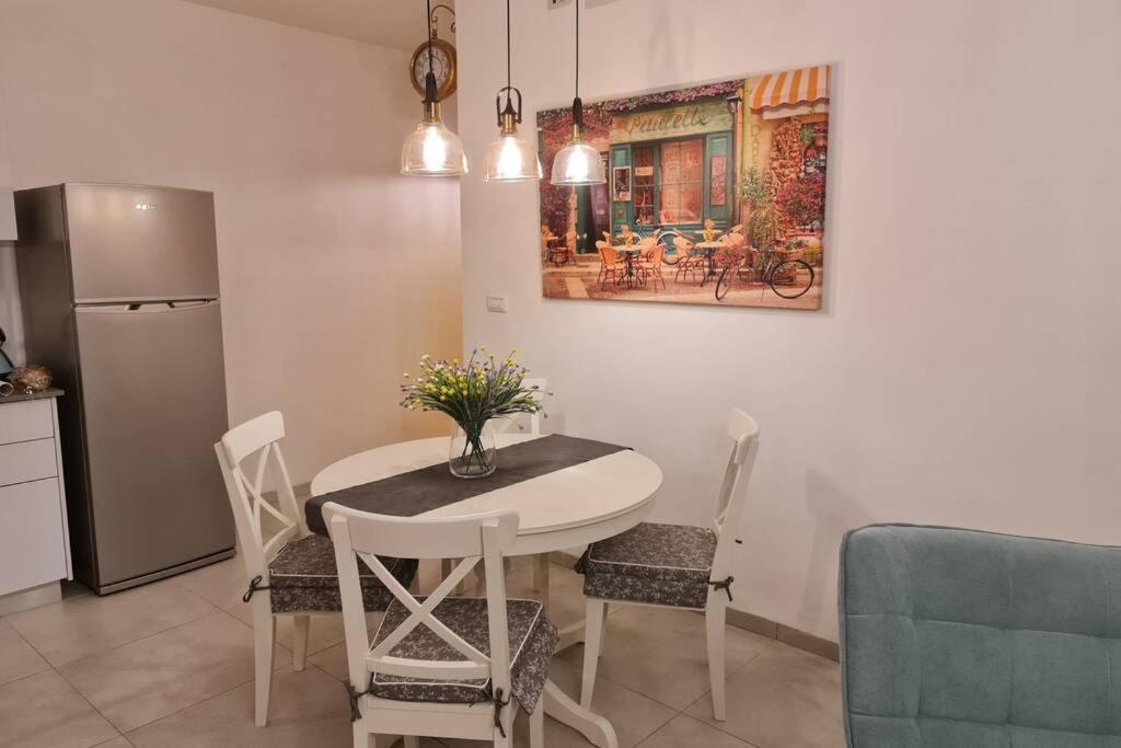 נוף הארבל עם חלון לכינרת Appartamento Migdal Esterno foto